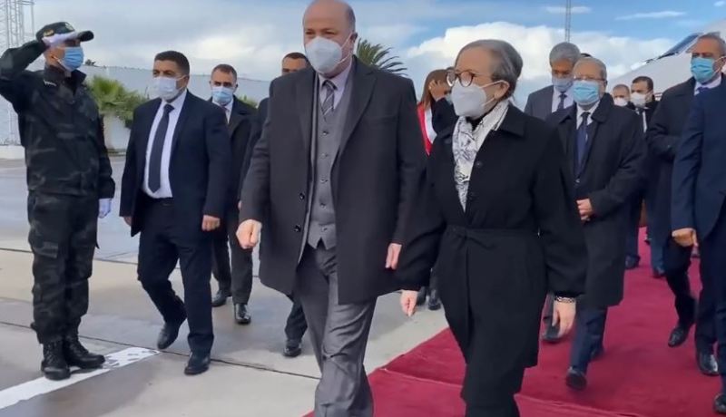 الوزير الأول يصل إلى تونس في زيارة عمل