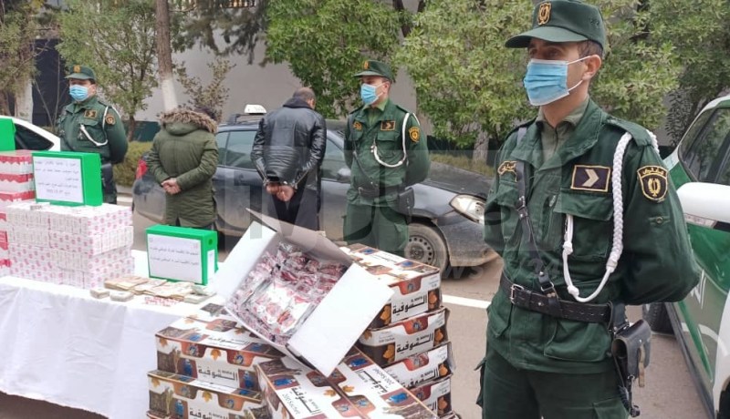 تيارت..الدرك يضبط أكثر من 8 آلاف كيس شمة مقلدة مع سجائر وكيف معالج