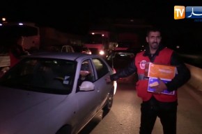 عين الدفلى : الهلال الأحمر يغيث العالقين في الإخـ.ـتناق المروري بالطريق السيار ببومدفع