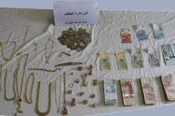 عين الدفلى: شابان يستغلان احتفالات التتويج..لسرقة اكثر من 100 مليون سنتيم وحلي ذهبية بالعطاف