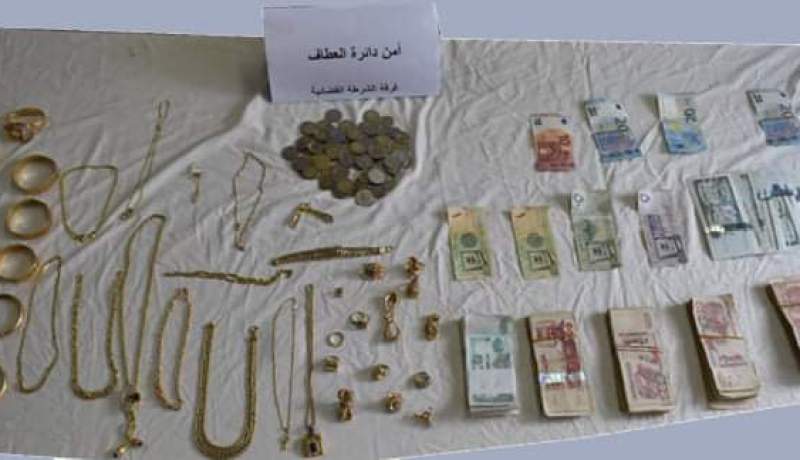 عين الدفلى: شابان يستغلان احتفالات التتويج..لسرقة اكثر من 100 مليون سنتيم وحلي ذهبية بالعطاف