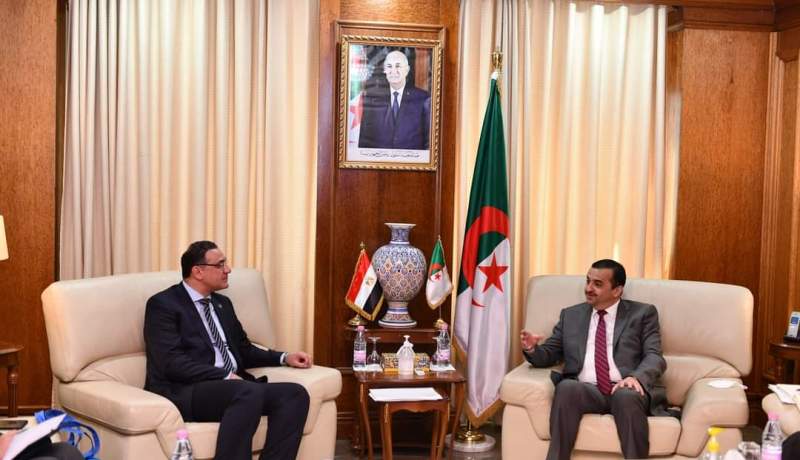 قطاع المحروقات محور  الإجتماع بين عرقاب وسفير مصر في الجزائر
