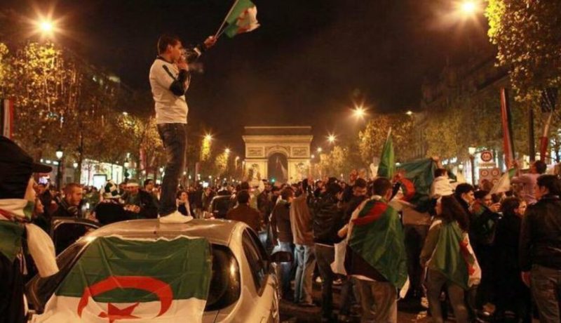 فرنسا تغرم 130 جزائريا احتفل بفوز الجزائر بكأس العرب