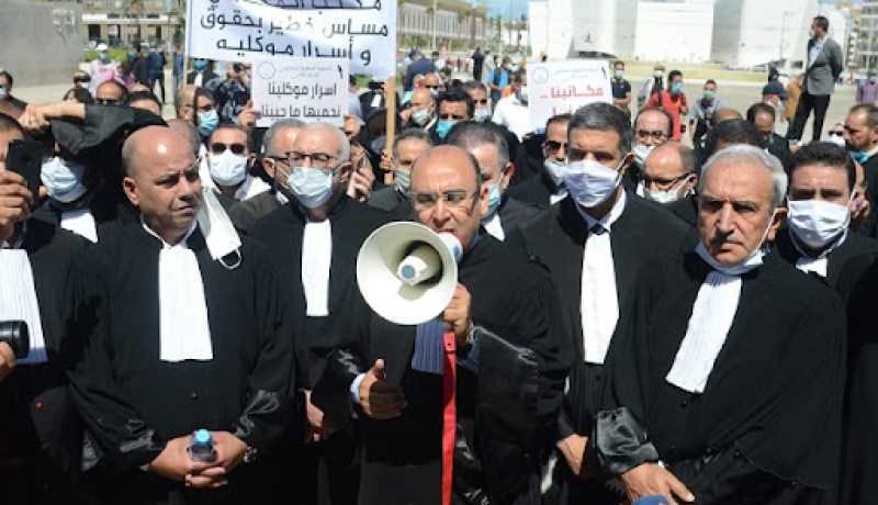 وسط تهديدات بتدويل القضية.. محامو المغرب ينتفضون ضد جواز التلقيح