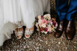 هل من شهم أمين يؤنس وحدتي ويحتوي قلبي في هذه الحياة