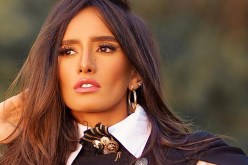 زينة تتصدق بخروفين بعد مرضها وأولادها ببرد شديد