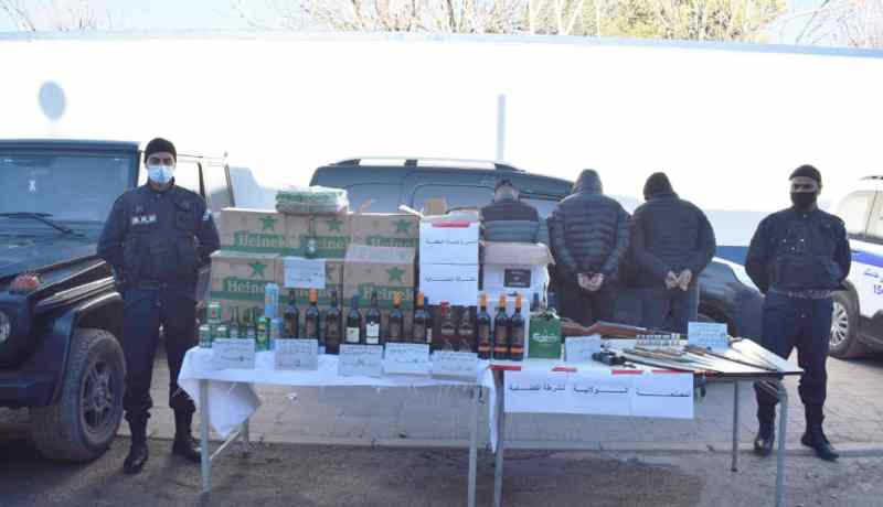 الجلفة: توقيف عصابة يهدّدون ضحاياهم بالأسلحة النارية للإستيلاء على أغراضهم