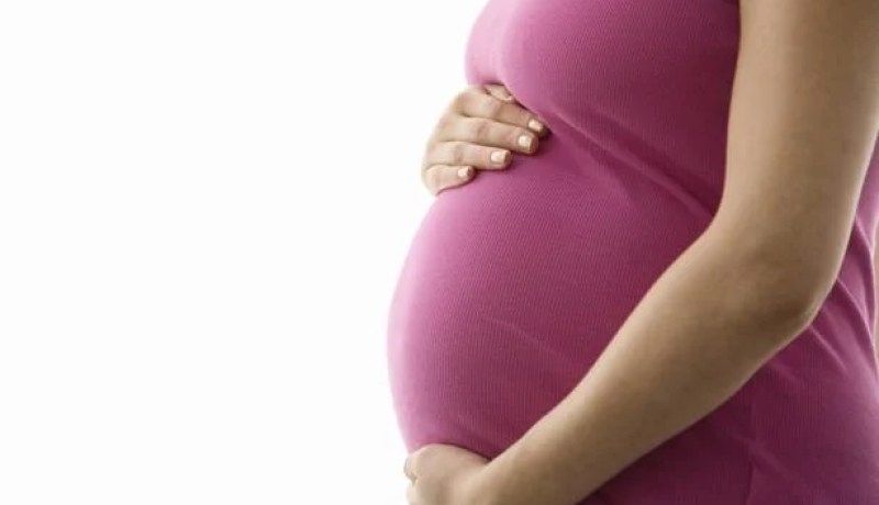 مليارديرات يقترحن “استبدال النساء بأرحام اصطناعية” يثير الجدل !