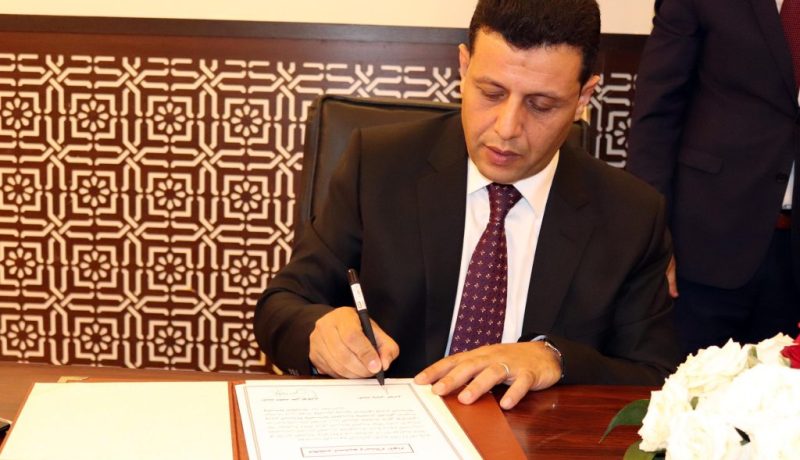 وزير السياحة يقدم عرضا حول انشاء وكالة تتكفل بالعقار السياحي