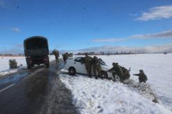 سيدي بلعباس.. الجيش يتدخل لفك العزلة عن المناطق المحاصرة بالثلوج