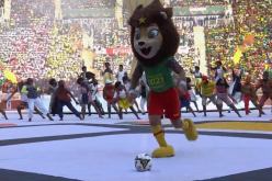 بالصور.. كأس افريقيا تنطلق وسط إحتفالات ورقص تحت انغام الفوفوزيلا