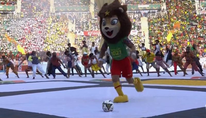 بالصور.. كأس افريقيا تنطلق وسط إحتفالات ورقص تحت انغام الفوفوزيلا