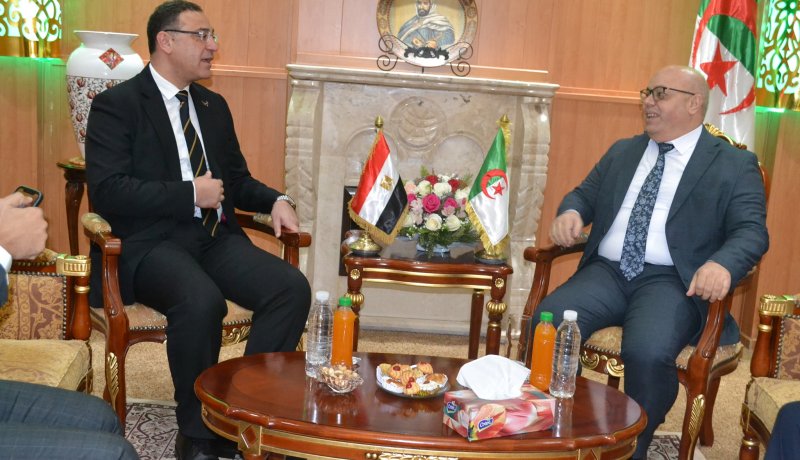 وزير المجاهدين يستقبل سفير مصر