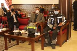 وزير السياحة يكرم الرحالة القطري بعد 3 أشهر من استكشاف 36 ولاية