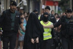 طرد مغربية من إسبانيا لانتمائها لتنظيم ارهابي