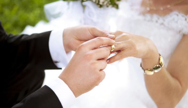 مربية أجيال تبحث عن الحلال