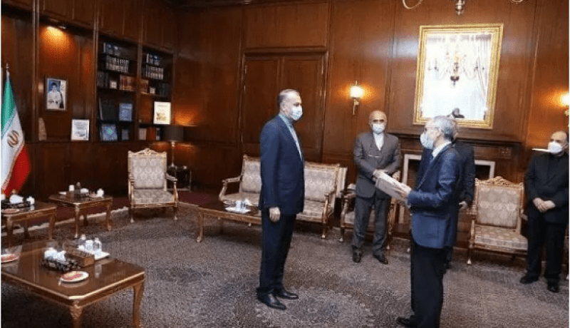 سفير الجزائر الجديد لدى إيران يسلم أوراق اعتماده