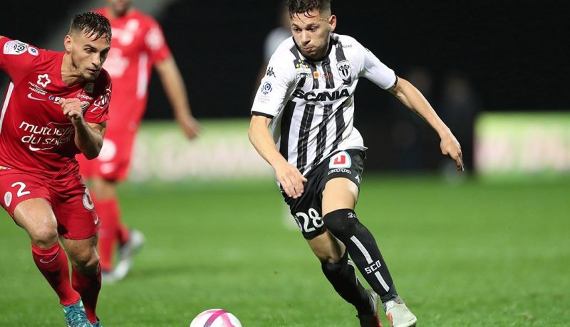 نادي باو الفرنسي يضم الملالي على شكل إعارة