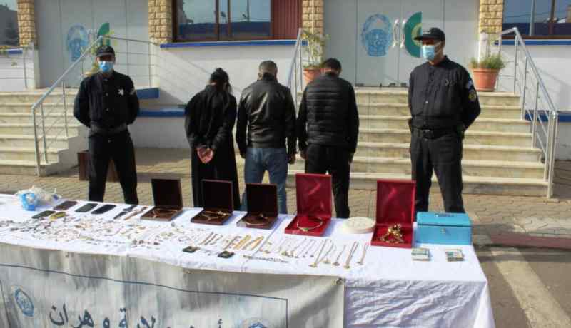 امرأة ضمن عصابة نفذت عملية سطو مسلح على مجوهرات بقيمة مليار