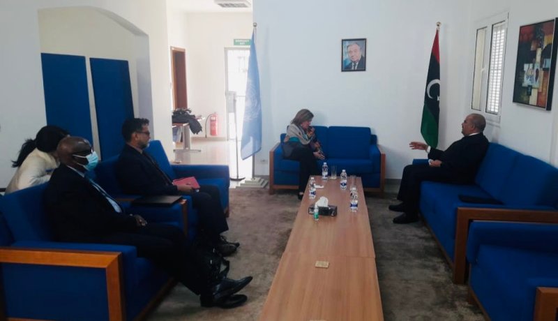 مندوب الأمم المتحدة وسفير الجزائر يبحثان التطورات في ليبيا