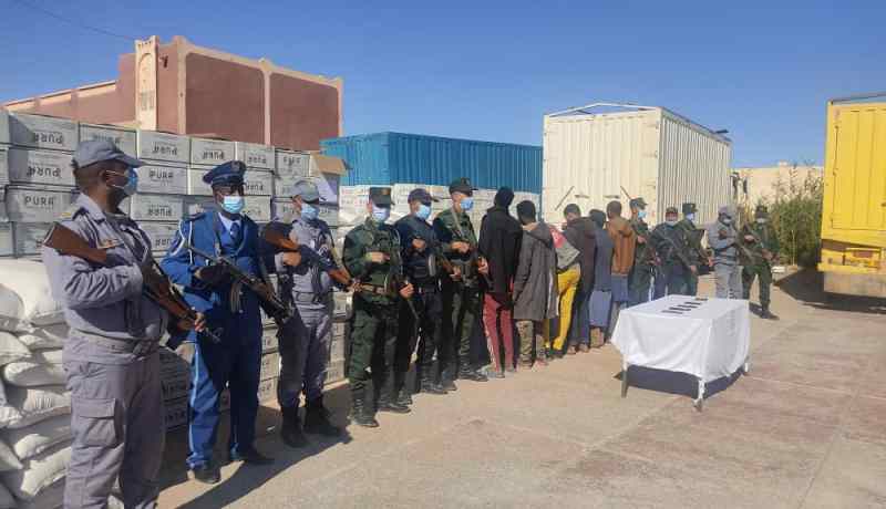 ادرار.. احباط محاولة تهريب 57 طنا من المواد الغذائية