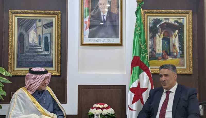 وزير السكن يبحث مع السفير القطري سبل تعزيز التعاون الثنائي