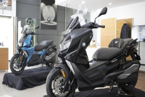 لقاء خاص بمتابعة وتنمية النشاطات المرتبطة بصناعة الدراجات والدراجات النارية