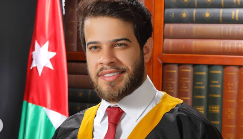 بالصورة.. أدهم نابلسي يؤم المصلين بعد اعتزال الغناء