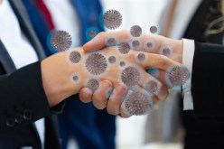 دراسة يابانية تكشف مدة بقاء متحور أوميكرون على اليدين