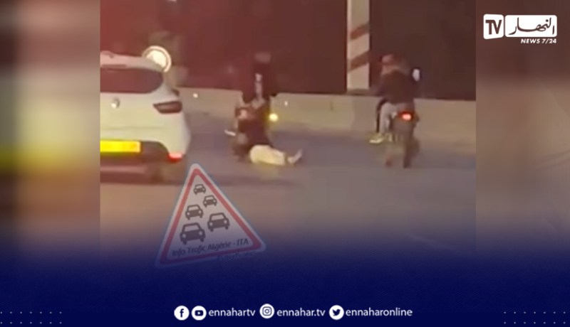 بالفيديو.. شاهد كيف تمت سرقة دراجة نارية ورمي صاحبها في الطريق السريع