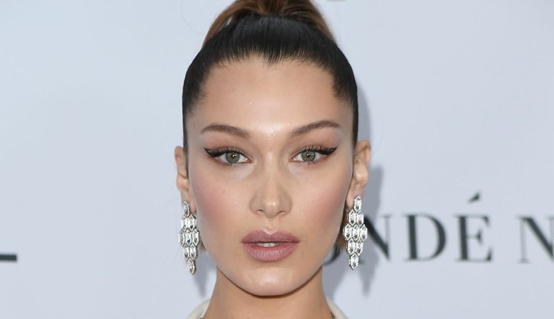 بيلا حديد تتذكر فلسطين في عيد الحب وترتدي الحجاب في أمريكا