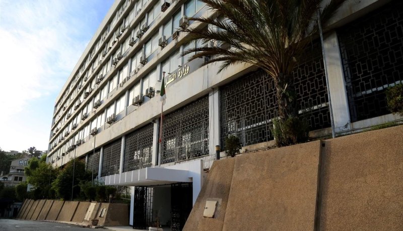 تنصيب عدد من المكلفين بالدراسات والتلخيص والمفتشين المركزيين بوزارة النقل