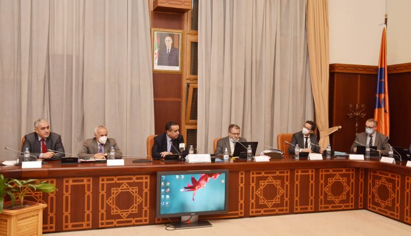 عجال يدرس وضعية المديريات المركزية للشّركة القابضة لسونلغاز