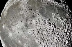 اكتشاف كريتين زجاجيتين على الجانب البعيد من القمر