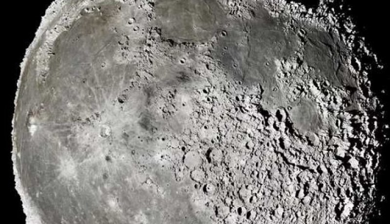 اكتشاف كريتين زجاجيتين على الجانب البعيد من القمر