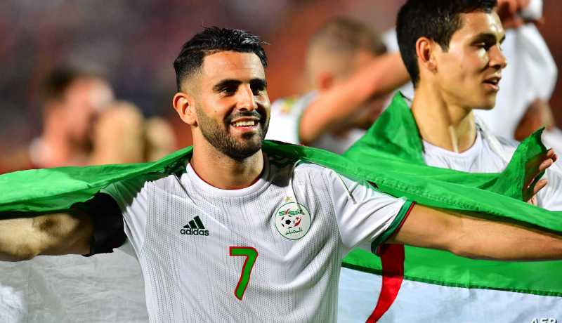 محرز يدخل عالم nft