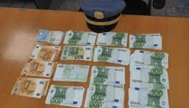 إحباط محاولة تهريب 82 ألف أورو بمطار الجزائر الدولي