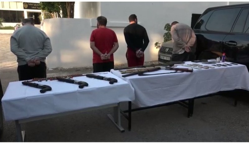 ايداع 4 أشخاص الحبس بتهمة المتاجرة بالأسلحة موجهة إلى منظمات إرهابية بالجزائر