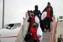 بالصور.. سيدات الخضر يعدن لأرض الوطن بعد تعثرهن بجنوب افريقيا