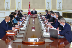 الرئيس التونسي يُعلن حل المجلس الأعلى للقضاء