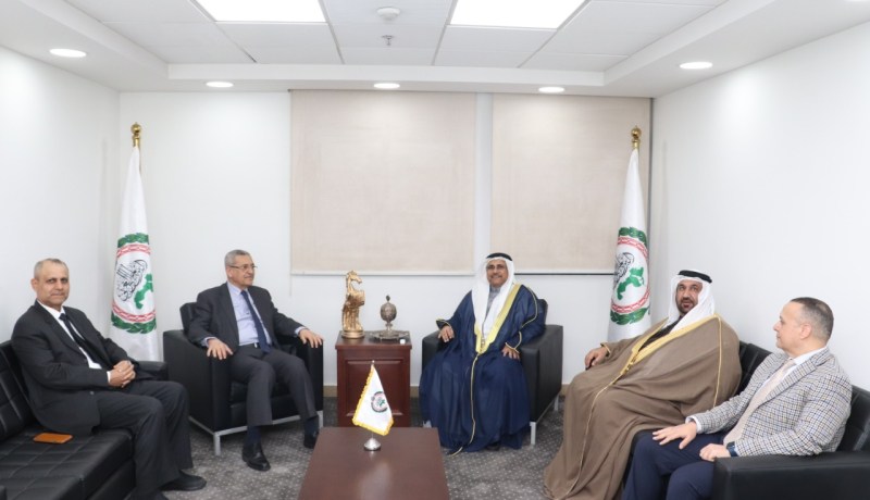 رئيس البرلمان العربي يُشيد بدور الجزائر في دعم العمل العربي المشترك