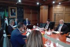 عرقاب رفقة عبد الحفيظ هني يترأسان إجتماعا تنسيقيا حول ربط المستثمرات والمحيطات الفلاحية بالكهرباء