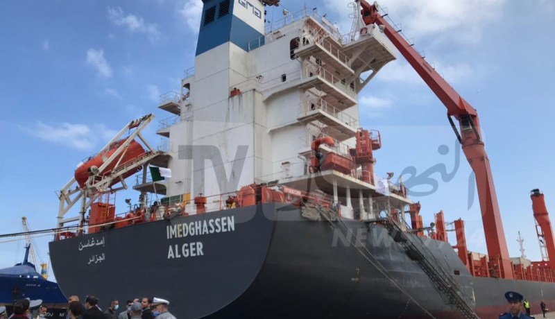 السلطات الجزائرية تسترجع باخرة “امدغاسن” المهربة للخارج