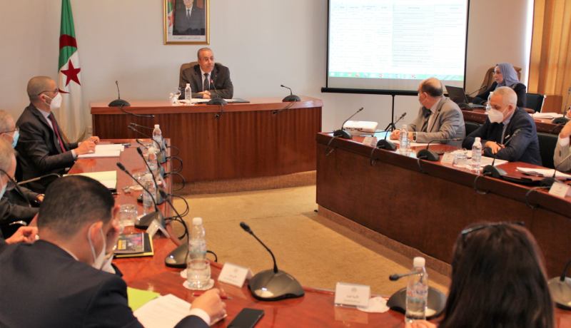 وزير الصناعة: رفع العراقيل عن المشاريع الإستثمارية العالقة
