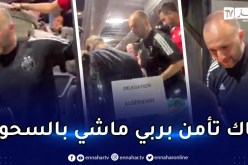 شاهد.. بلماضي يُهدي قميصه لمناصر كاميروني ويسأله.. “ياك تآمن بربي ماشي بالسحر”