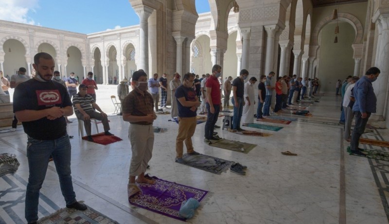 فتح مصليات النساء والمكتبات واستئناف الدروس والحلقات بالمساجد