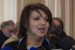 بعد شتمها بمعرض الكتاب.. وزيرة الثقافة السابقة مريم مرداسي تتابع صحفي قضائيا