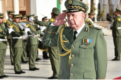 الفريق شنڨريحة يُعزي عائلات العسكريين الذين استشهدوا ببرج باجي مختار