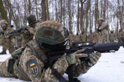 الأوكران: أصبحنا نساء لكننا رجال بالوثائق.. ملزمون بالمشاركة في الحرب!