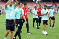 بالصور.. لاعبو المنتخب الوطني يعاينون أرضية ميدان جابوما
